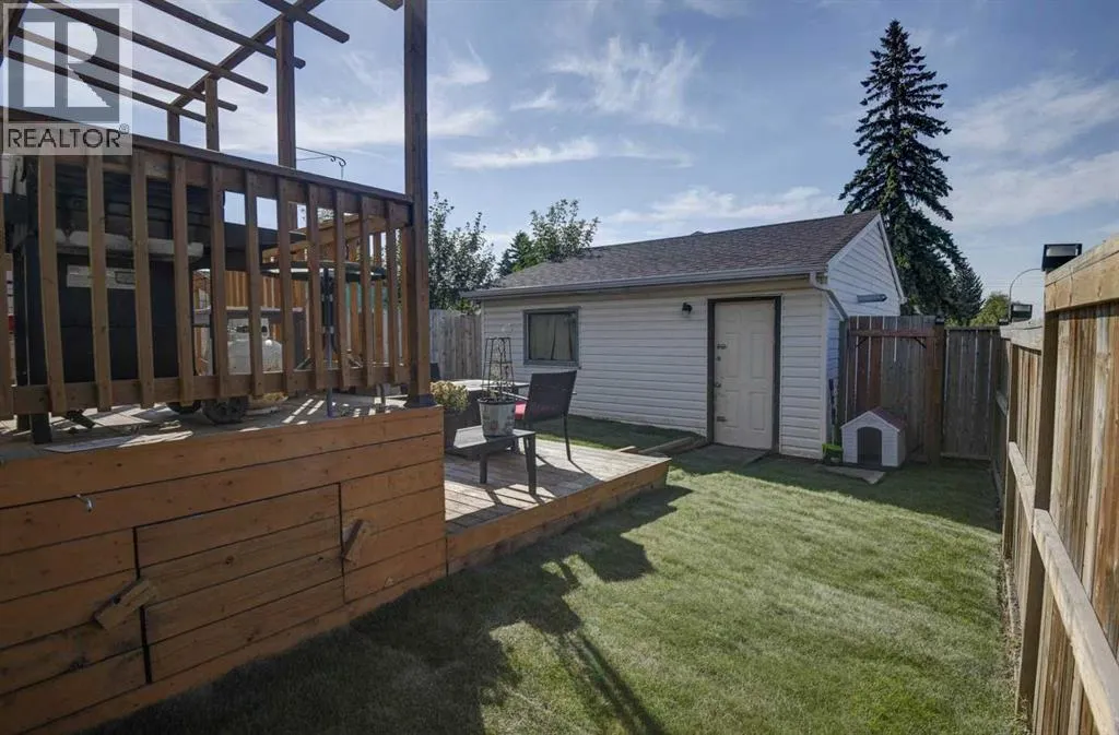 44 Falwood Crescent NE