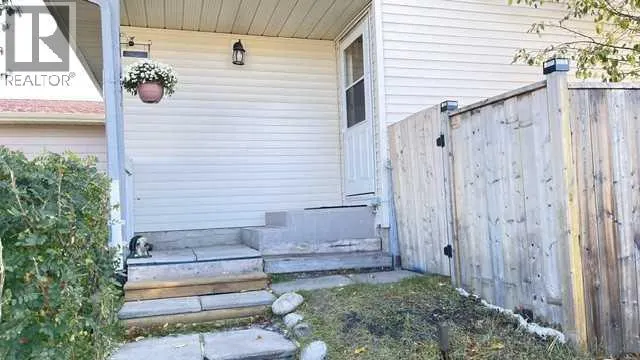 44 Falwood Crescent NE