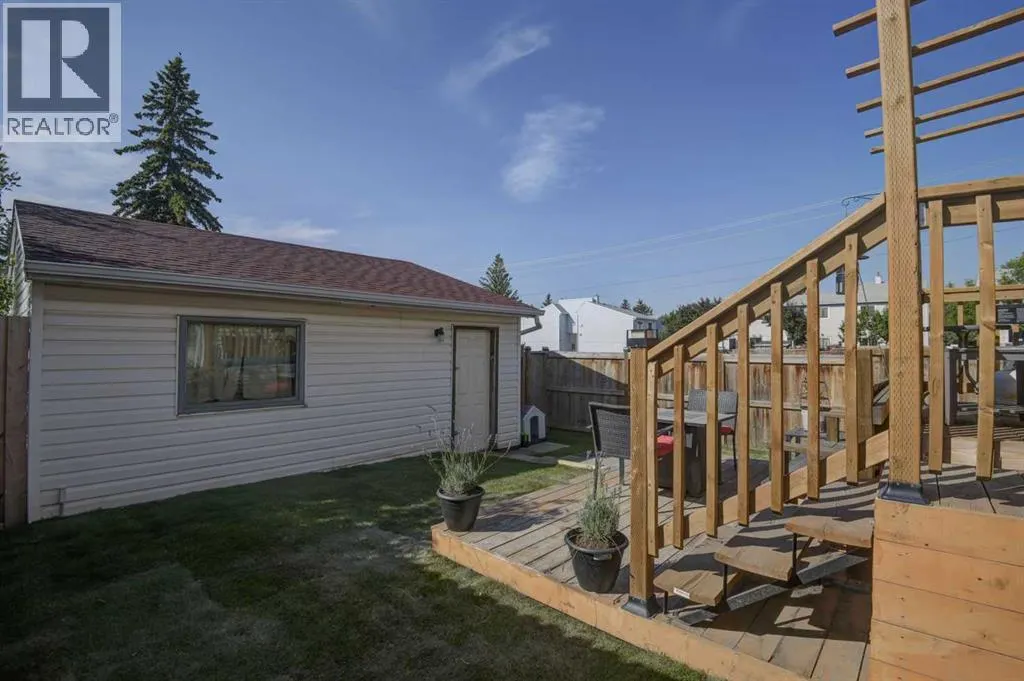 44 Falwood Crescent NE