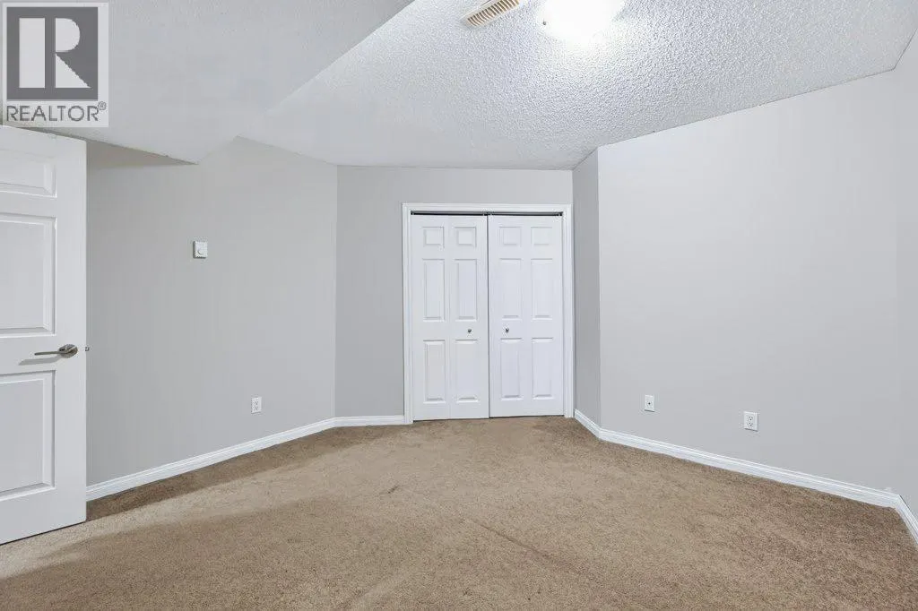 71 Cougarstone Court SW