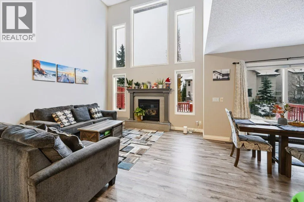 71 Cougarstone Court SW