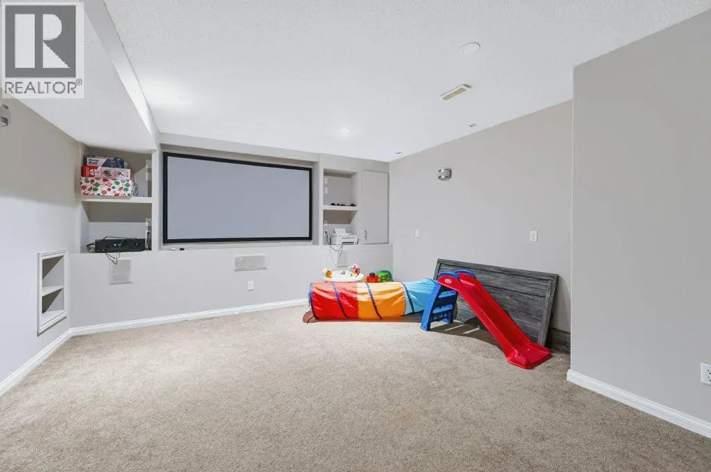 71 Cougarstone Court SW