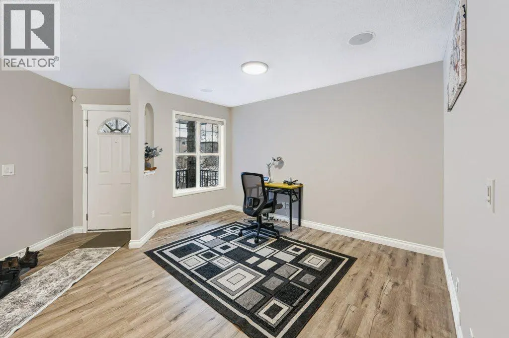 71 Cougarstone Court SW