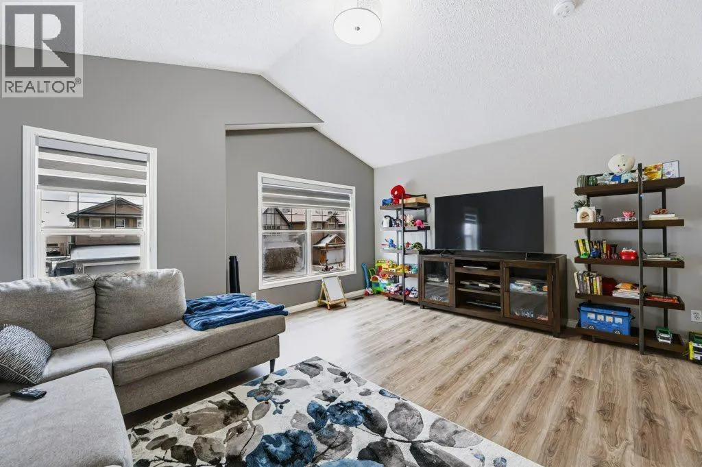 71 Cougarstone Court SW