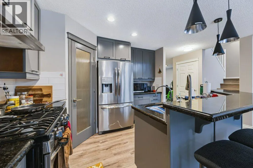 71 Cougarstone Court SW