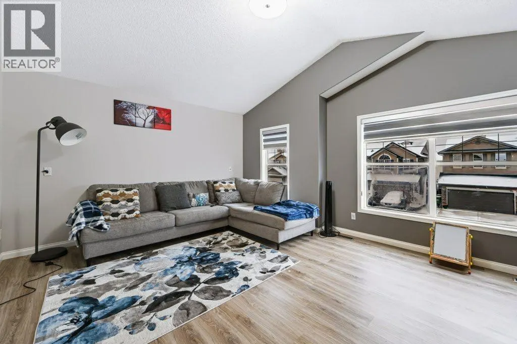71 Cougarstone Court SW