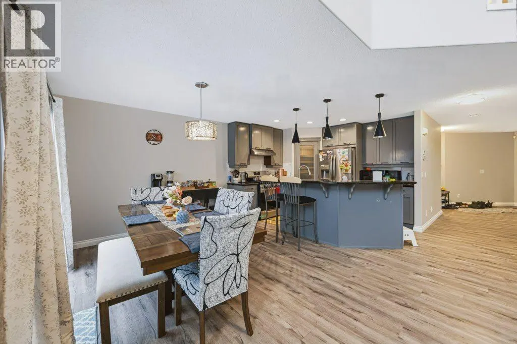 71 Cougarstone Court SW