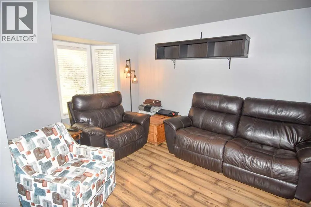 100 Coach Manor Rise SW