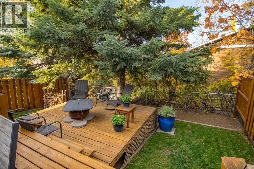 100 Coach Manor Rise SW