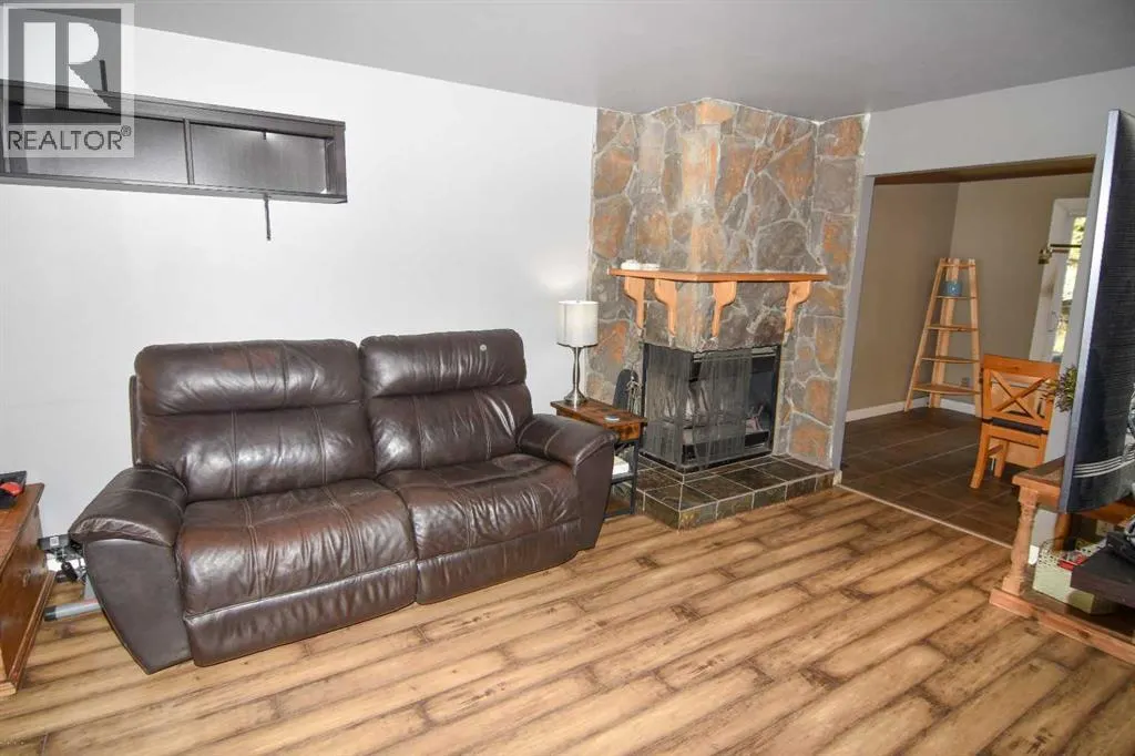 100 Coach Manor Rise SW