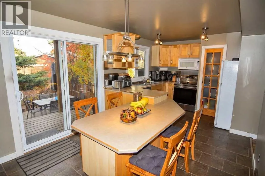 100 Coach Manor Rise SW