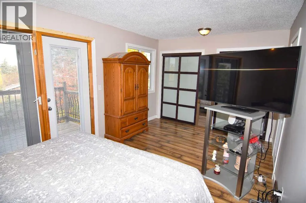 100 Coach Manor Rise SW