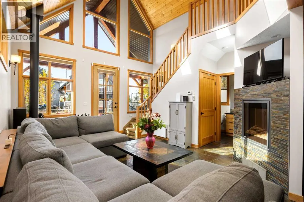 233 Cottage Club Crescent