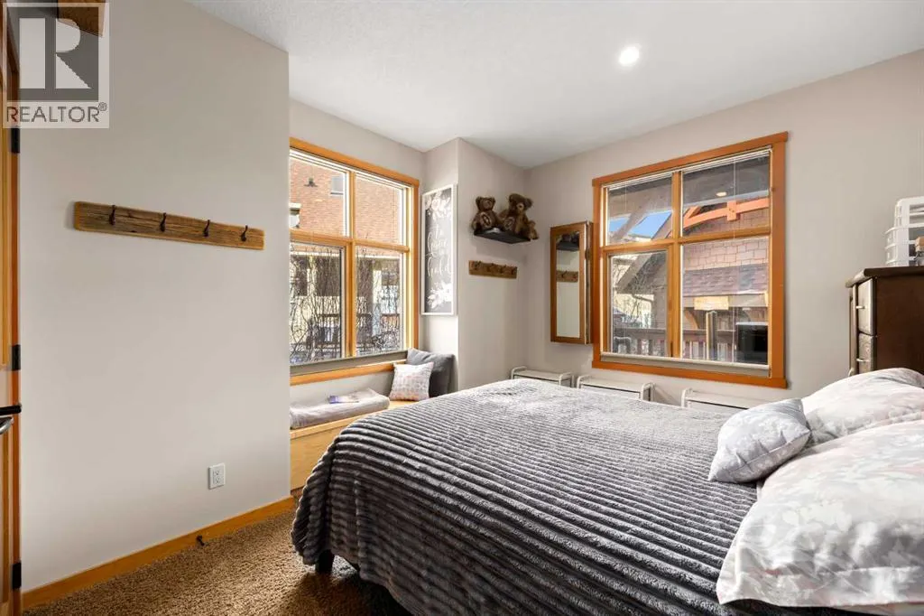 233 Cottage Club Crescent