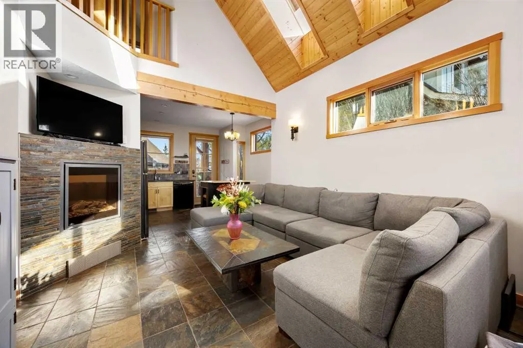 233 Cottage Club Crescent