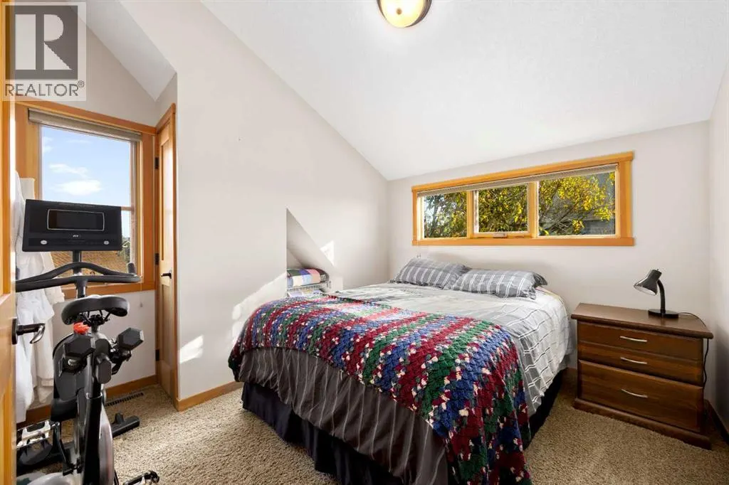 233 Cottage Club Crescent