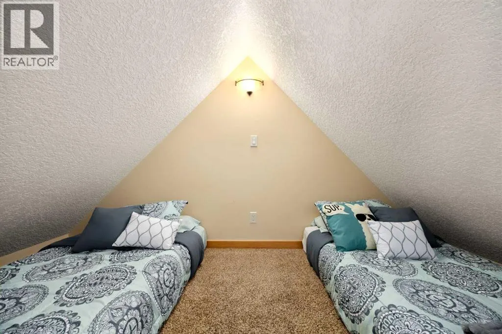 233 Cottage Club Crescent