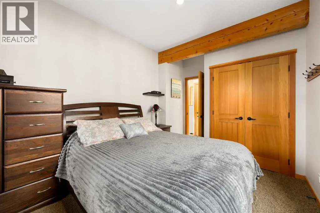 233 Cottage Club Crescent