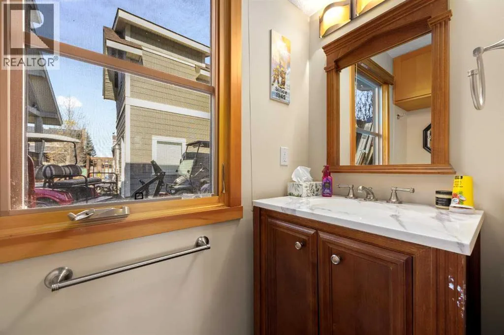 233 Cottage Club Crescent