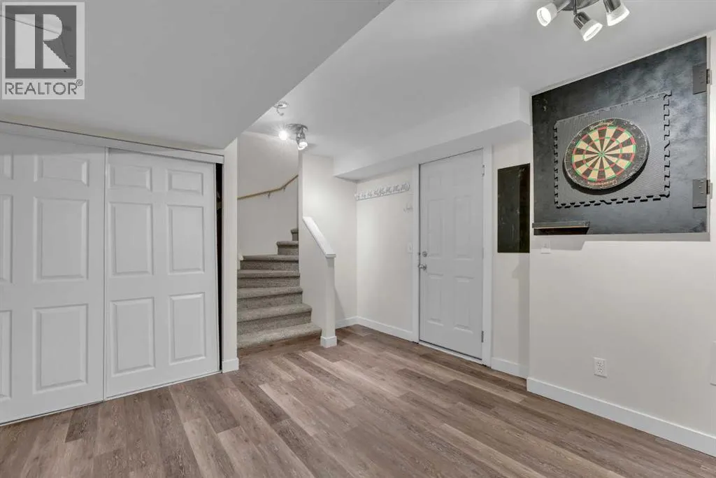 60 Tuscany Court NW
