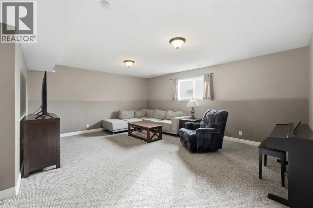 272 Jennings Crescent