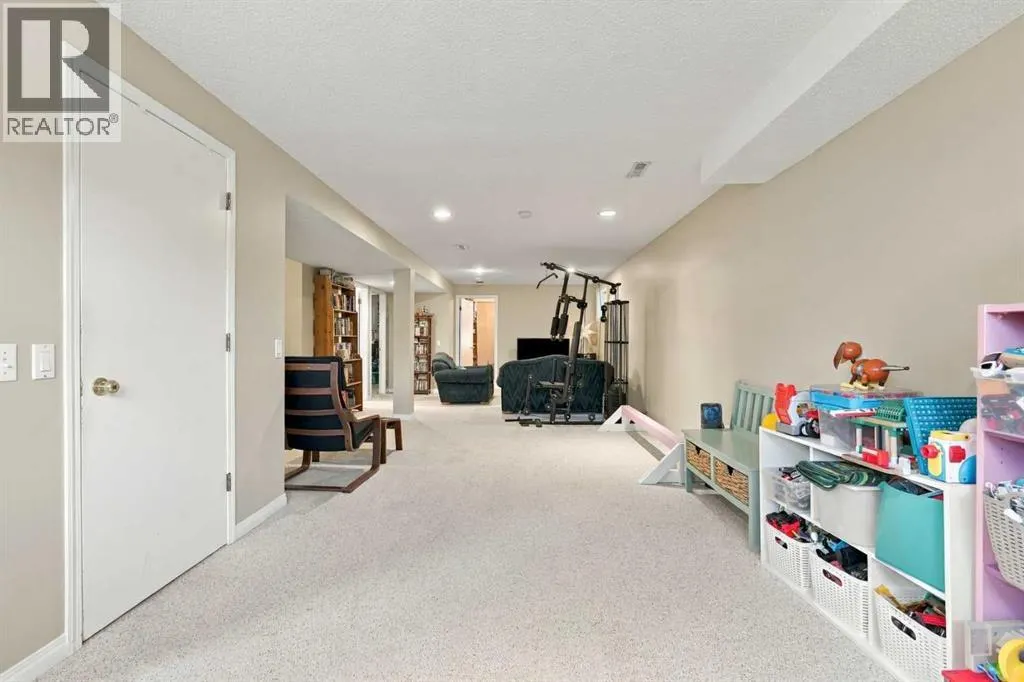 60 Hidden Green NW