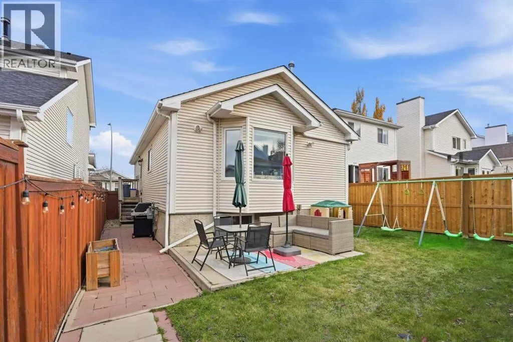 60 Hidden Green NW