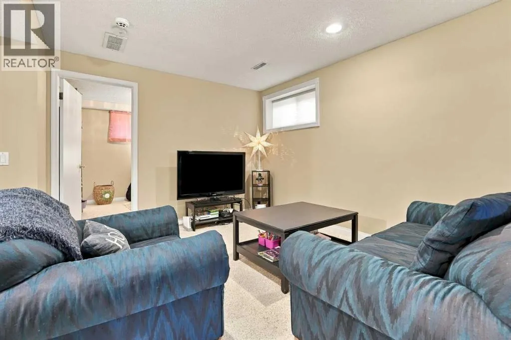 60 Hidden Green NW