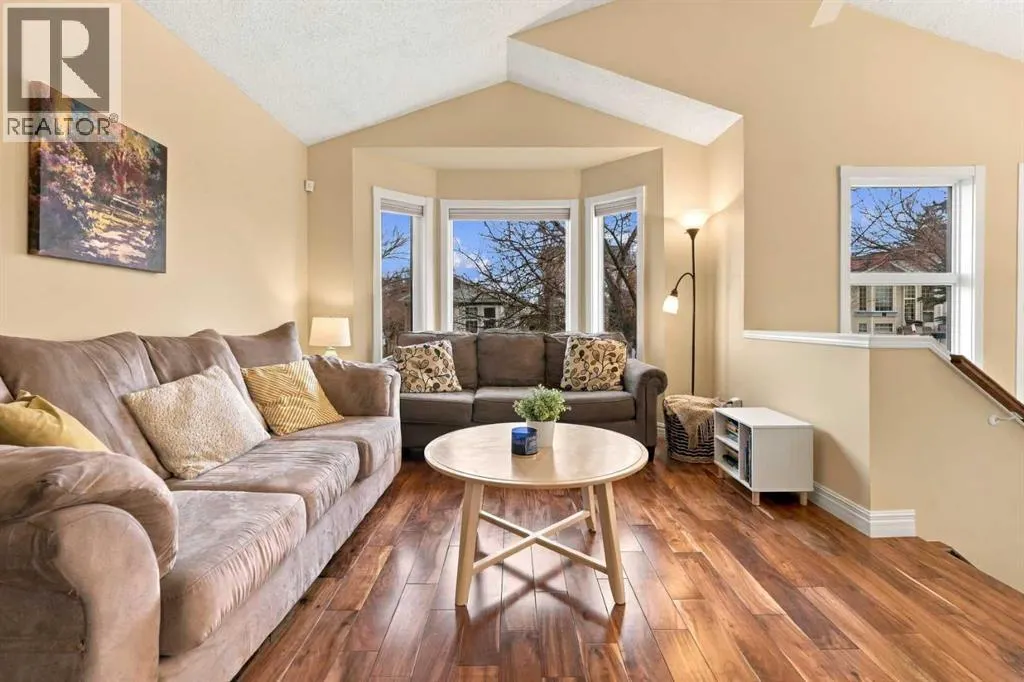 60 Hidden Green NW
