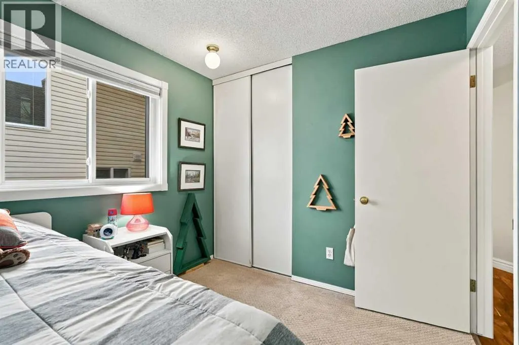 60 Hidden Green NW