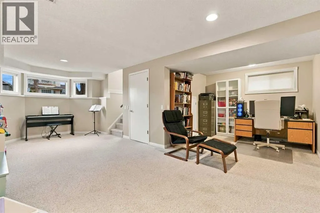 60 Hidden Green NW