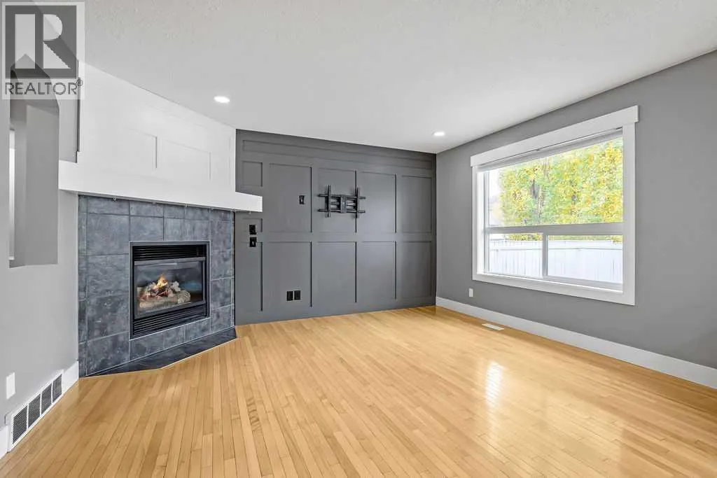 195 Cranwell Crescent SE
