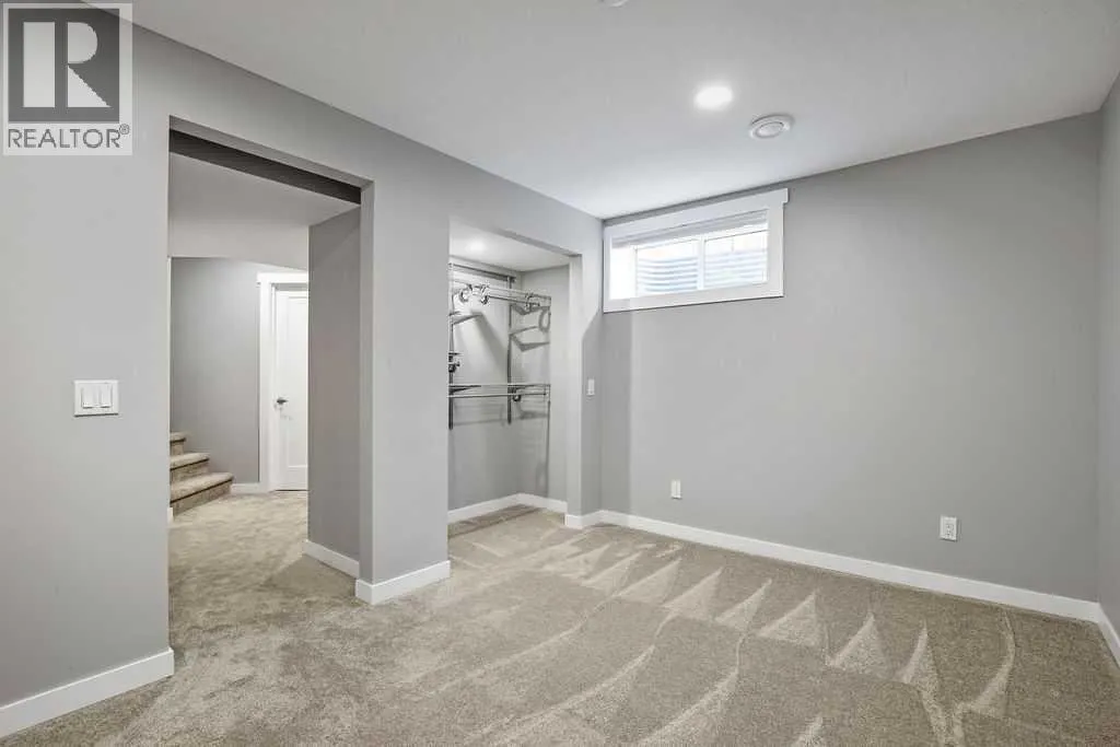 195 Cranwell Crescent SE