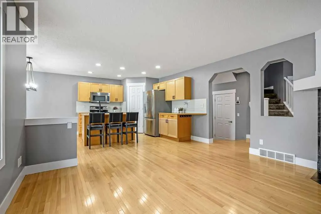 195 Cranwell Crescent SE