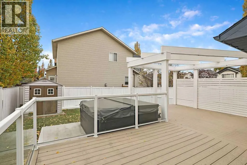 195 Cranwell Crescent SE