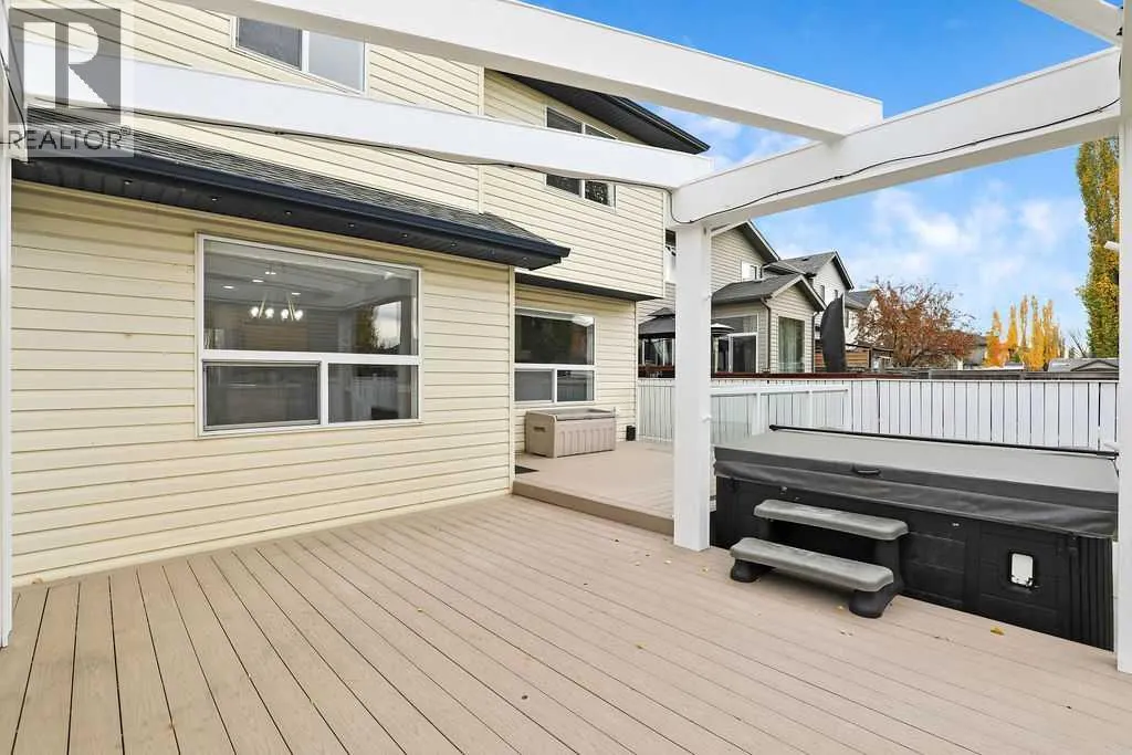 195 Cranwell Crescent SE