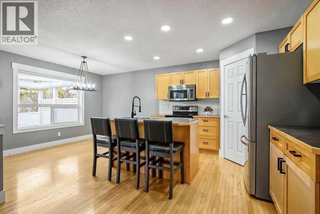 195 Cranwell Crescent SE