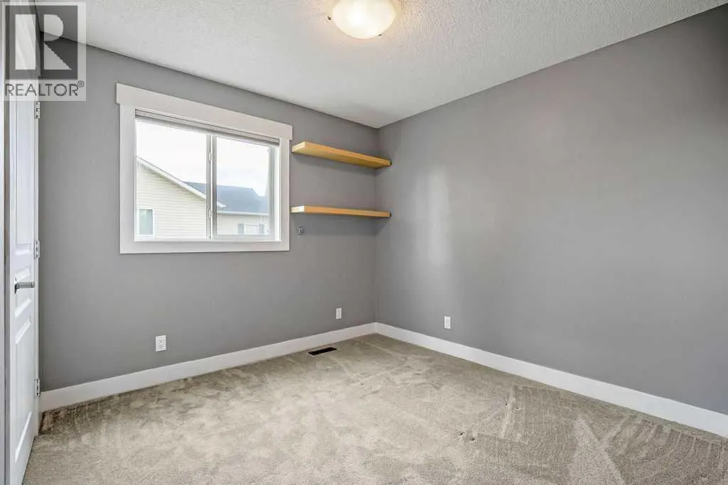 195 Cranwell Crescent SE