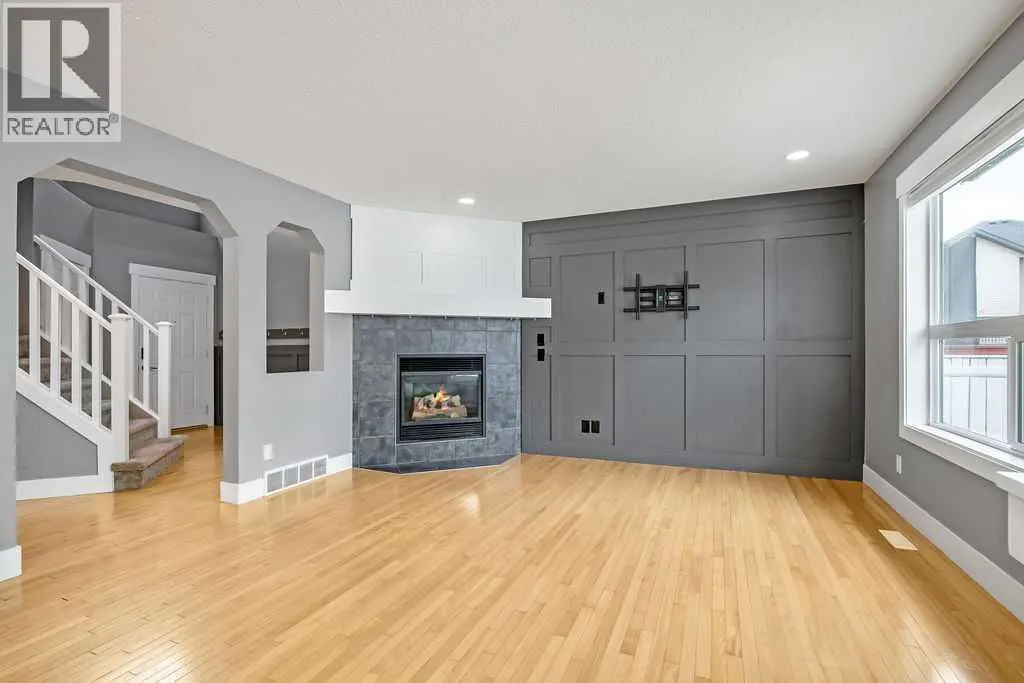 195 Cranwell Crescent SE