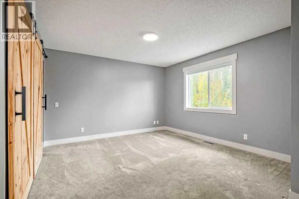 195 Cranwell Crescent SE