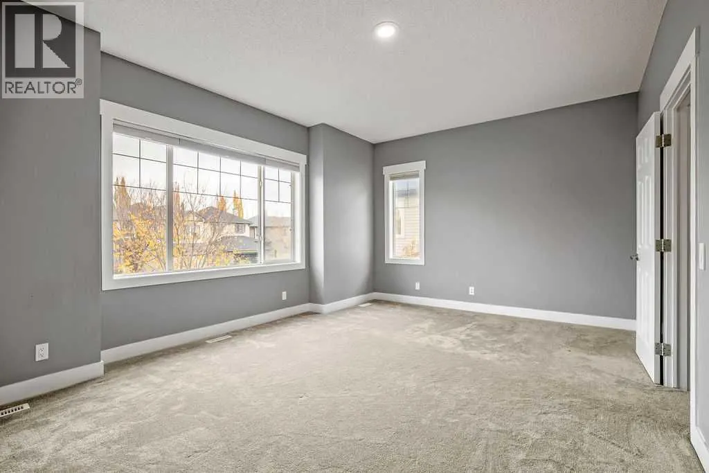 195 Cranwell Crescent SE