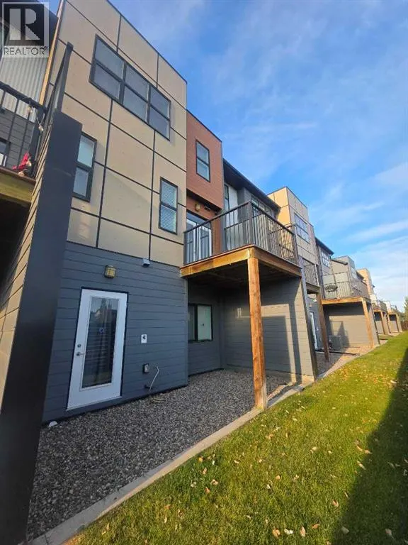 4, 69 Aquitania Circle W