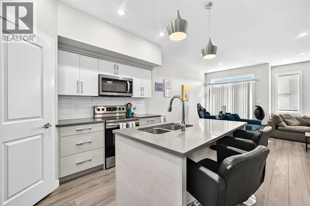 4, 69 Aquitania Circle W