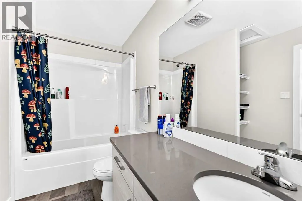 4, 69 Aquitania Circle W