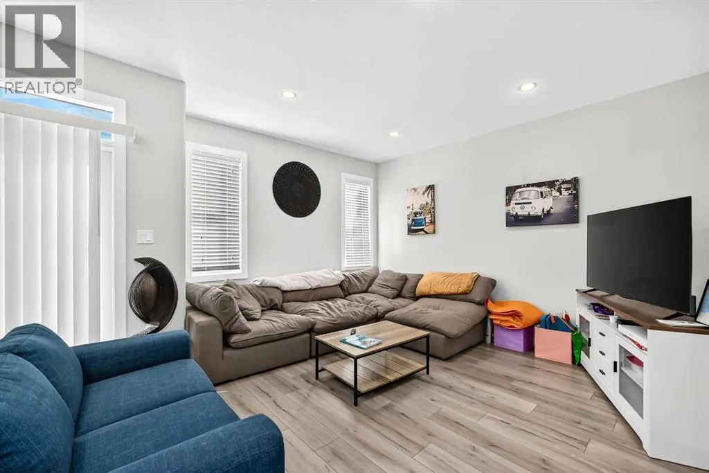 4, 69 Aquitania Circle W