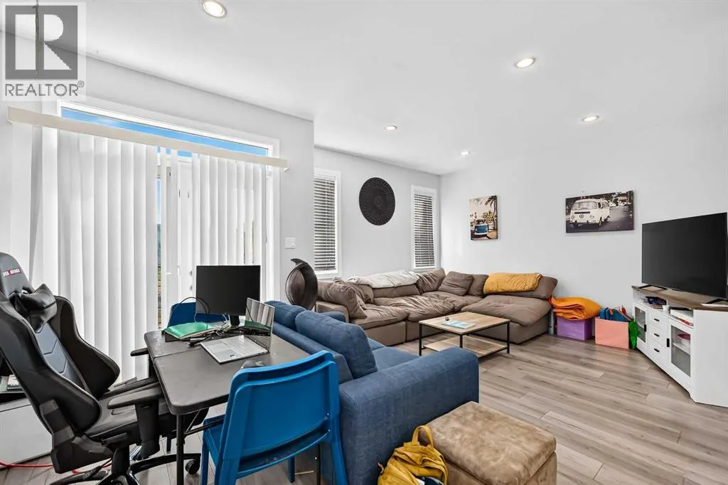 4, 69 Aquitania Circle W