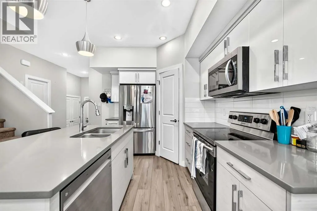 4, 69 Aquitania Circle W