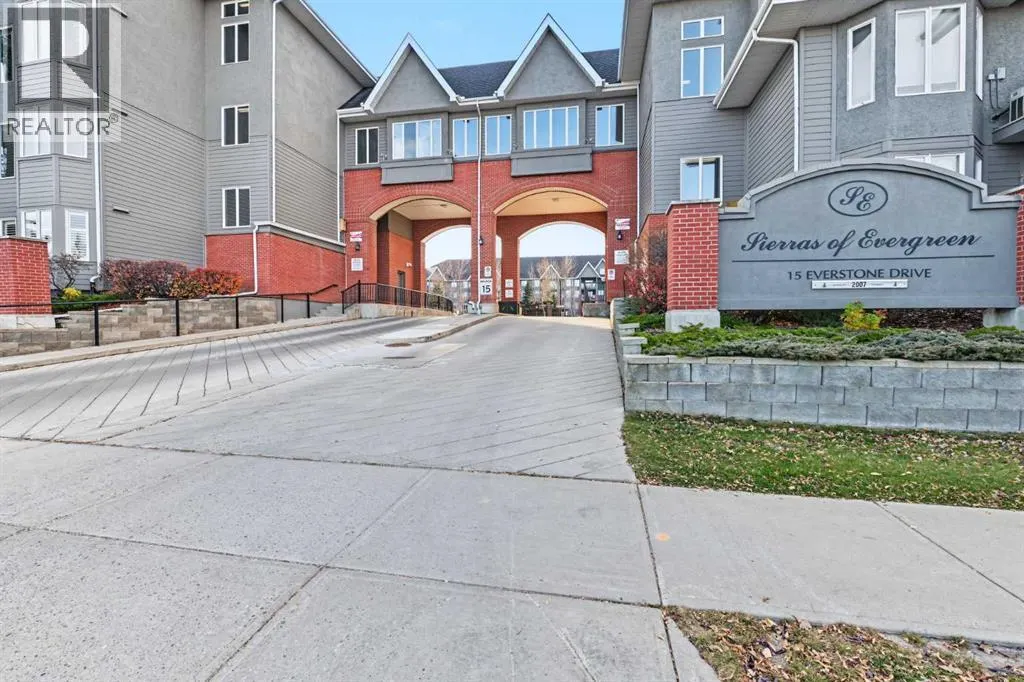 330, 15 Everstone Drive SW
