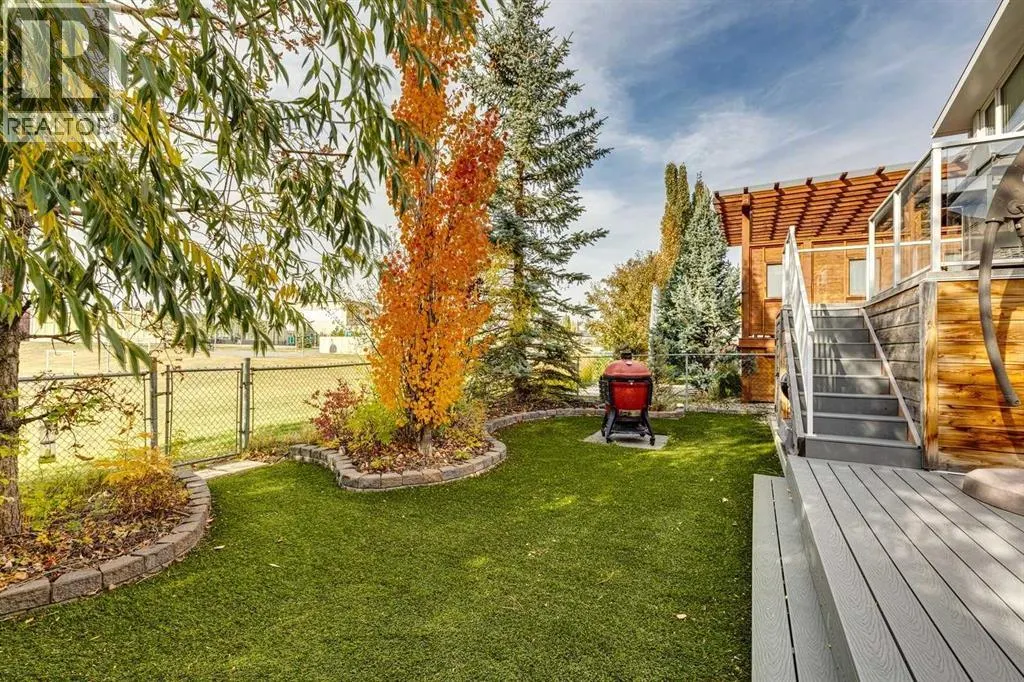 41 Strathlea Court SW