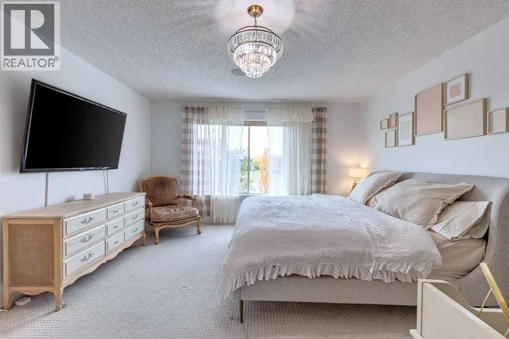 41 Strathlea Court SW